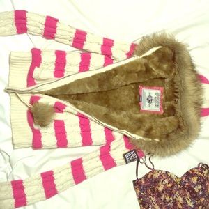 Hooded Victoria’s secret PINK pull-up sweater